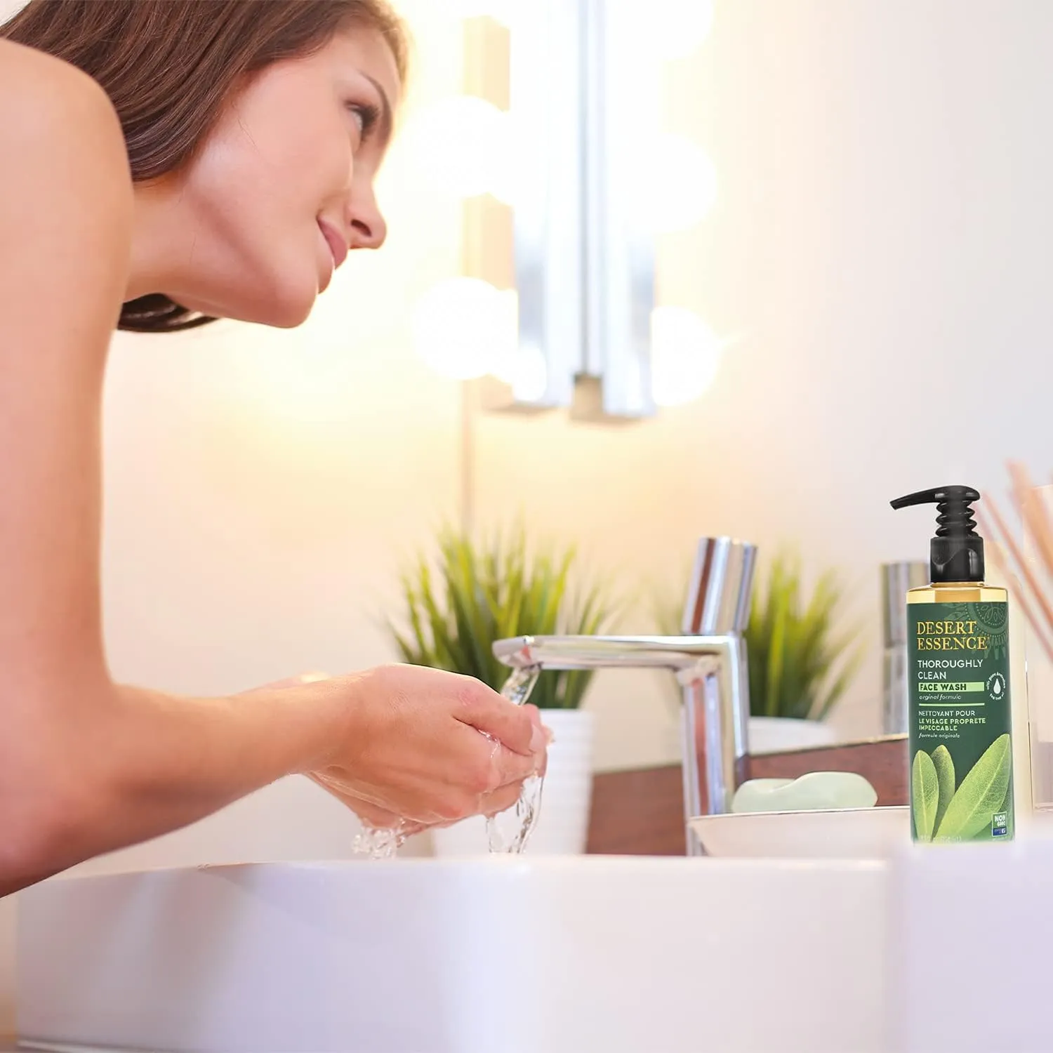 Desert Essence Thoroughly Clean Face Wash Original Deep Cleansing Formula with Tea Tree, Castile Soap & Coconut Oil - 32oz - Soothing, Unisex Skin Cleaning Agent